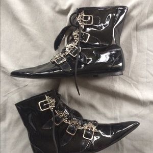 Goth pikes 80s style black patent winklepickers